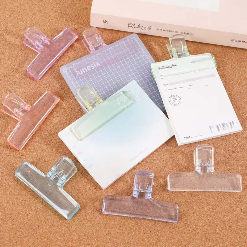 Transparenter Love Binder Acrylclip