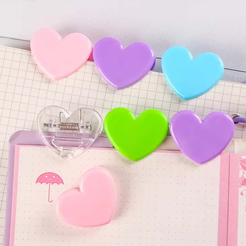 Transparenter Acrylclip mit Herzbindung