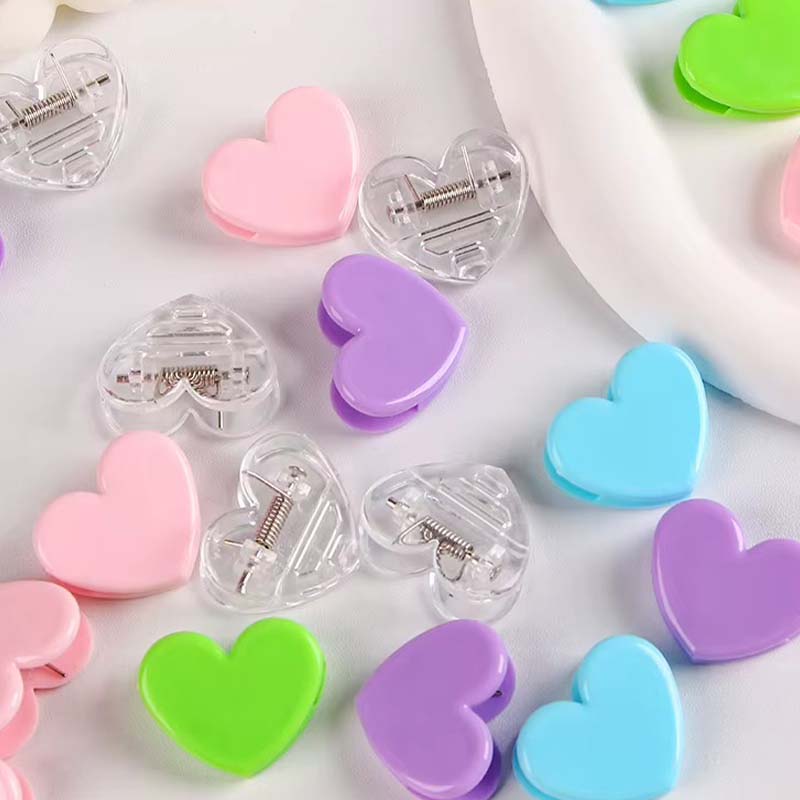 Transparenter Acrylclip mit Herzbindung