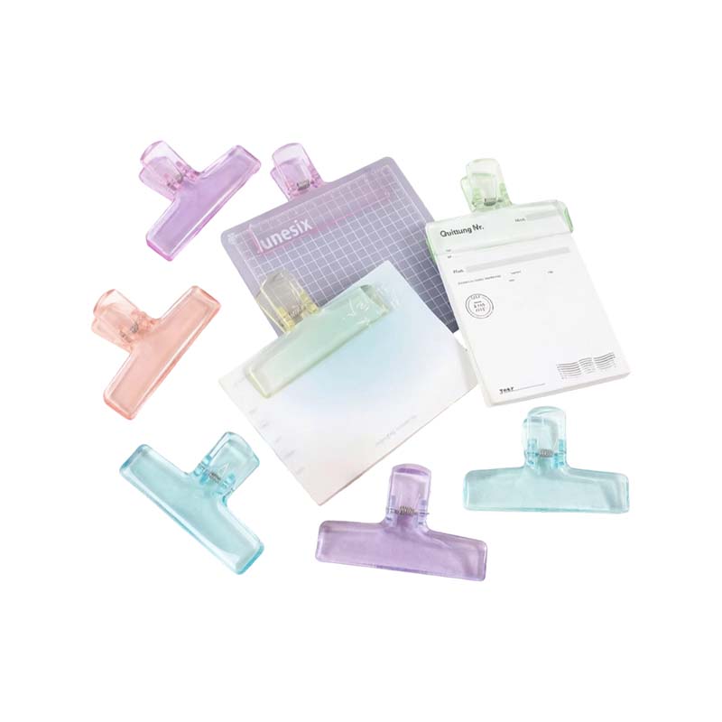 Benutzerdefinierte Acryl-Binderclips Love Alphabet Muster Transparente Papierklammern